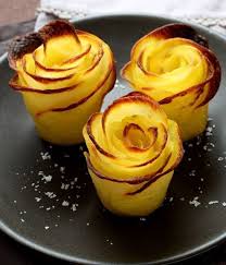 Voici Une Maniere Tres Originale De Presenter La Pomme De Terre Sous Forme D Une Fleur Recette Pomme De Terre Gratin Pomme De Terre Recettes De Cuisine