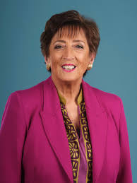 La candidata sindaca CARMELA MARESCA. Ho 61 anni, abito a Creazzo da più di  trent'anni, sposata, madre di Chiara. Da poco sono in pensione. Dal 2009  sono stata Assessore ai Servizi Sociali