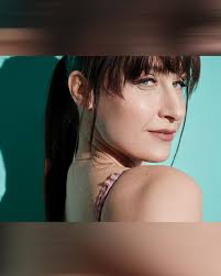 This poppy, vibrant look was created using the A2 with no modifiers—just  pure, crisp hard light! ✨ Want to see how we set it up? Watch this week's  episode of Geared Up