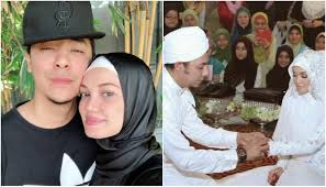 Yang dipertuan agong, sultan muhammad 5 berkenan berangkat menghadiri majlis santapan diraja sempena pertabalan. Video Kahwin Puteri Sarah Syamsul Yusof