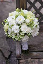Fiori bianchi per celebrare l'arrivo di un neonato. Bukiety Slubne Warszawa Szukaj W Google Bouquet Matrimonio Bouquet Di Nozze Bouquet Da Sposa
