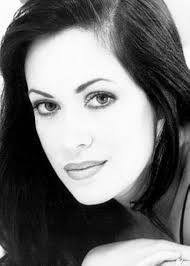 Kelly Farrell's Instagram, Twitter & Facebook