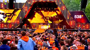 Op het chasséveld is er op zaterdag 27 april plaats voor liefst 40.000 feestgangers. Lucas Steve Live 538 Koningsdag 2019 Live Dj Set Video Tracklist