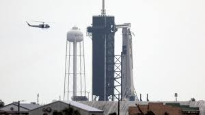 Get the latest updates on nasa missions, watch nasa tv live, and learn about our quest to reveal the unknown. Malgre Une Meteo Capricieuse Le Decollage Du Premier Vol Habite Spacex Est Actuellement Maintenu Direct Video Le Soir