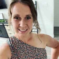 Kelsie Schmidt's Instagram, Twitter & Facebook