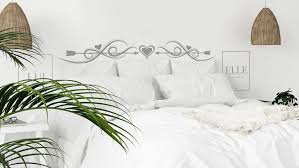 Vous trouverez ainsi la touche de couleur assortie, l'éclairage adapté et les meubles nécessaires afin de vous sentir vraiment bien dans votre chambre à coucher. Idees Decoration Chambre Couple 5 Idees Deco Murale Avec Des Stickers