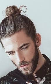 Die sogenannte „twisted crown ist ein cooler look für halboffene, lange haare. Frisur Mode 2018 Lange Haare Manner Coole Frisuren Frisuren