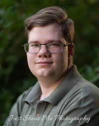 Hey everyone !! I recently worked a Power Rangers convention any fans of  the original series? I know y'all are wild with Photoshop lol but can  someone edit my glasses off my