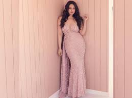 Sonakshi sinha stuns in pristine white ensemble bollywood actress sonakshi sinha on tuesday treated her fans with new snapshots on social media. Sonakshi Sinha Treats Fans To Stunning Photo Urges Them To Stay Home Amid Covid 19