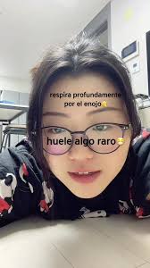 Mi hermano cagando con la puerta abierta