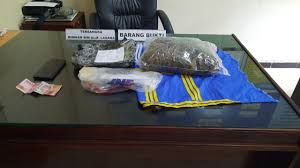 Jne nu kasus jne express melayani pengiriman barang ke seluruh indonesia dengan kategori untuk cek tarif ongkos kirim jne express pada setiap layanan yang dipilih yes reg oke gunakan. Ganja 1 6 Kg Dari Medan Diselundupkan Lewat Jne Ke Kendari 1 Kurir Ditangkap Sultranesia Id