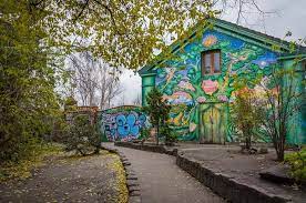 Christiania est un quartier de copenhague au danemark sur le terrain de l'ancienne caserne de bådsmandsstræde. A Guide To Copenhagen S Freetown Christiania Generator Parallel