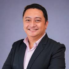 Dyosko 🥹🥹🥹🥹🥹 In Shaanxi, a man was caring for his critically ill  mother. He fell asleep by her side. When he woke up… she was gone. 💔 But  when he checked the