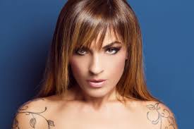 Jan 18, 2018 · i capelli lunghi possono essere incredibilmente belli, ma se non applicate ad essi un po’ di creatività potrebbero diventare ben presto terribilmente… noiosi! Idea Per Capelli Lunghi Con Frangia Lunga Di Colore Castano