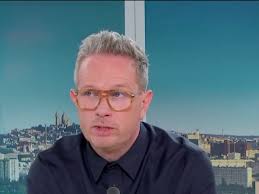 Cannabis thérapeutique : "une sorte de cheval de Troie pour aller ensuite  vers la légalisation", constate le réalisateur Antoine Robin