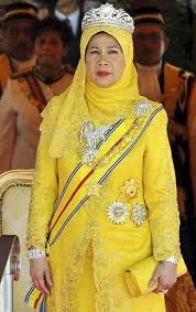 Tunku azizah, who is the first woman to be appointed to the post. Warisan Raja Permaisuri Melayu Khas Sempena Pertabalan Yang Di Pertuan Agong Ke 16 Perhiasan Rasmi Raja Permaisuri Agong