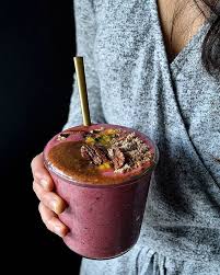 Smoothie Banane Framboise Yaourt De Coco Et Aloe Vera En Poudre De Chez Forceultranature Et En Topping Puree De Noisette Caramel Apples Desserts Food