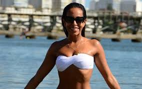 Jun 28, 2021 · samantha schmütz ficou conhecida por interpretar o personagem juninho play, no zorra total. Samantha Schmutz Impressiona Ao Posar De Biquini Quem Quem News