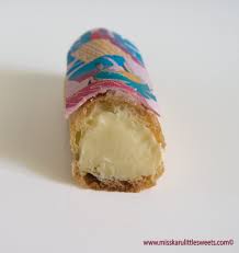 Eclair Pina Colada Pate A Choux Creme Ananas Noix De Coco Rhum Blanc Et Coque Chocolat Blanc Fauchon Coque En Chocolat Chocolat Blanc Pina Colada