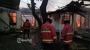 Bukit permai, jimbaran, kuta sel., kabupaten badung, bali 80362 telepon: Breaking News 25 Kamar Kos Di Sesetan Denpasar Kebakaran Hebat Bpbd Kerahkan Damkar Semua Pos Tribun Bali