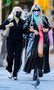 Lady gaga wore a reissued versace dress from the italian fashion house's ss95 collection to the premiere of 'house of gucci'. Lady Gaga Rocks An Edgy Pink And Black Outfit In New York