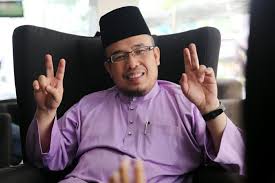 Di peringkat negeri hal ehwal agama terletak di bawah kuasa sultan tetapi tidak di peringkat persekutuan dan wilayah p. Mufti Perlis Aktif Dalam Politik Anti Kerajaan