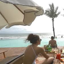 Hasil gambar untuk wulan guritno seksi bikini