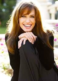angelina jolie 女優 ハリウッド 髪型