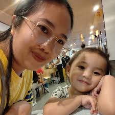 Join us as We drive around and explore the beautiful town of CANMORE, AB  🇨🇦! See the million dollar houses in town and imagine waking up to this  spectacular mountain view everyday!