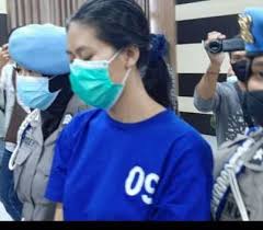 Polda diy menangkap perempuan berinsial na (25) pengirim satai ayam beracun yang mengakibatkan anak pengemudi ojek online tewas di bantul. Wvrack 36amlom