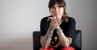 Her first television job was at the sanning och konsekvens show on ztv, where she met klara zimmergren. Succepodden Skaringer Och Mannheimer Lagger Ned Boktugg Se