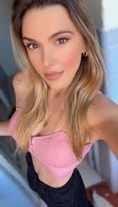 Eu só preciso de alguém que me ensine a ficar. Porque ir embora, eu já sei.