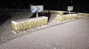 Erst starker Schneefall in der Nacht, jetzt Wind und raue See: An den Küsten von Mallorca gilt Warnstufe Orange