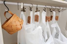 フルタイムで働く３人のママであり 整理収納コンサルタントとして活躍する小堀愛生さん宅では 家事をいかに減らすかがカギ 洗うのが面倒なごみ箱を使うのをやめてごみステーションと呼ばれるごみ管理スペースを作ったそう ごみ箱が無くてもスッキリごみが管理できる