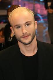 O ανδρέας μικρούτσικος σε συνέντευξή του αναφέρθηκε στην περίοδο που έχασε την περιουσία του καθώς εμπιστεύθηκε, όπως δηλώνει, τους λάθος ανθρώπους. Stergios Mikroytsikos Biografia Biografiko Ishow Gr