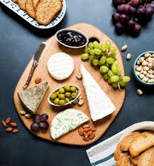 18h07 Zut J Ai Du Monde A La Maison Ce Soir Pas De Panique Un Petit Tour Chez Le Fromager Quelques Tartines De Plateaux Alimentaires Savoureux Brioche