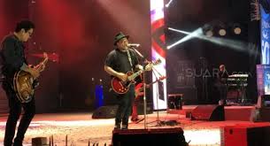 Kali ini admin akan membagikan lagu dari grup band yang sudah cukup terkenal yakni last child. Kumpulan Berita Last Child Keseruan Last Child Hibur Opening Ceremony Jakarta Fair 2019