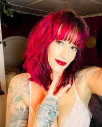 Hey everyone! Tomorrow is the last day for top ten! Please don't forget to  vote today and tomorrow! . . More pics to come with the red 🥰 . . Link in