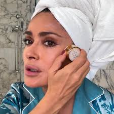 Salma Hayek Pinault Doesn't Use Fillers or Dye Her Hair—She Does This  Instead