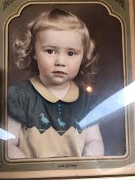 Von Riesenhof Katy Barnette (Lassie), cousin to Ch. Von Riesenhof  Kinderfoehn Ty, was owned by Barnette Harris. Pictured next to her is her  great grandson, Ch. Paquestone's Lincoln Legend.