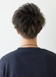 メンズ 女子ウケ メンズかきあげアップバングヘア afloat japanの髪型 ヘアスタイル ヘアカタログ 2019秋冬 メンズ ヘアスタイル センターパート パーマ ヘアスタイル