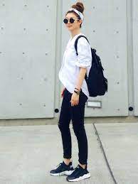 モノトーン スキニーコーデ ノーカラーシャツを vネック風に着ました ボタン全部閉めるパターンと だいぶ印象変わります 白バンダナは 明るい雰囲気になるので おすすめで す また連休突入 黒スキニー コーデ ファッションアイデア