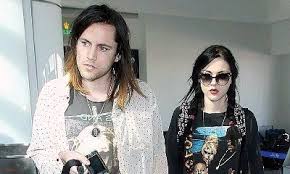 Frances bean cobain when she was a kid with her father, kurt cobain. Isaiah Silva Wiki Age Bio Frances Bean Cobain Husband Family Facts