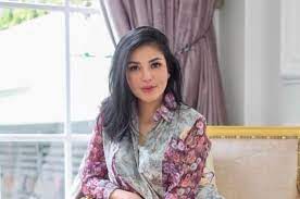 Learn about nindy ayunda (pop singer): Bongkar Perselingkuhan Mantan Suami Nindy Ayunda Beri Pesan Menohok Pada Kekasih Baru Askara Pikiran Rakyat Com