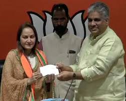 Her mother enrolled her in dance and music classes when she was seven years old, in addition to going to a regular school. Jaya Prada 2019 Lok Sabha Polls Actor Turned Politician Jaya Prada Joins Bjp The Economic Times Video Et Now