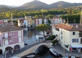 Votre location de mobil home à grimaud, à quelques minutes du célèbre golfe de saint tropez notre camping le domaine du golfe de st tropez vous propose des hébergements pouvant accueillir de 2 à 8 personnes, avec tout le confort dont vous avez besoin pour des vacances réussies en camping dans le sud de la france. Port Grimaud Frankreich Tourismus In Port Grimaud Tripadvisor