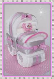 Kinderwagen Hergestellt Aus 17 Windeln Und Einem Farblich Passenden Schnuller Baby Geschenke Basteln Windeln Geschenke Fur Babyparty