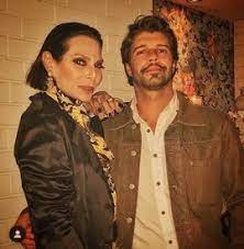 Guilherme é fruto do casamento de josé castelo branco com maria arlene ferreira pólvora, com quem o marchand de arte casou em 1986. Filho De Jose Castelo Branco Conta Como Aceitou O Pai Aprendi A Lidar Com Isso Ele Passou Por Muito A Ferver Vidas