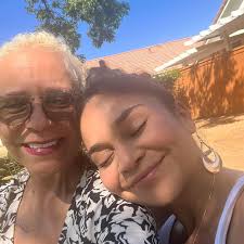 What are some name suggestions related to Taylor Swift for a pet?