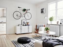 A Very Cool Swedish Space With A Bike Mit Bildern Skandinavische Wohnraume